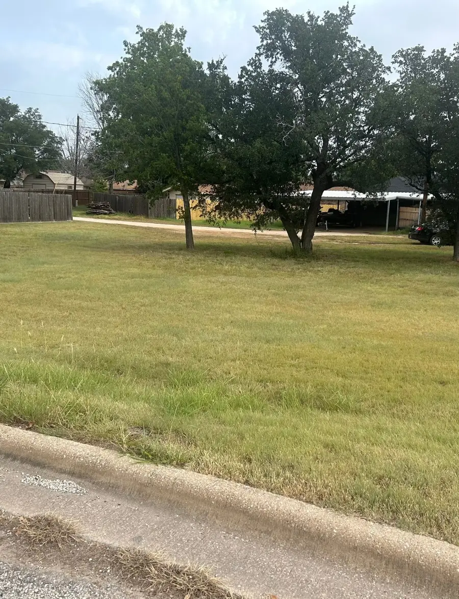 1510 Thomas Lane, Graham, TX 76450 - Image #2