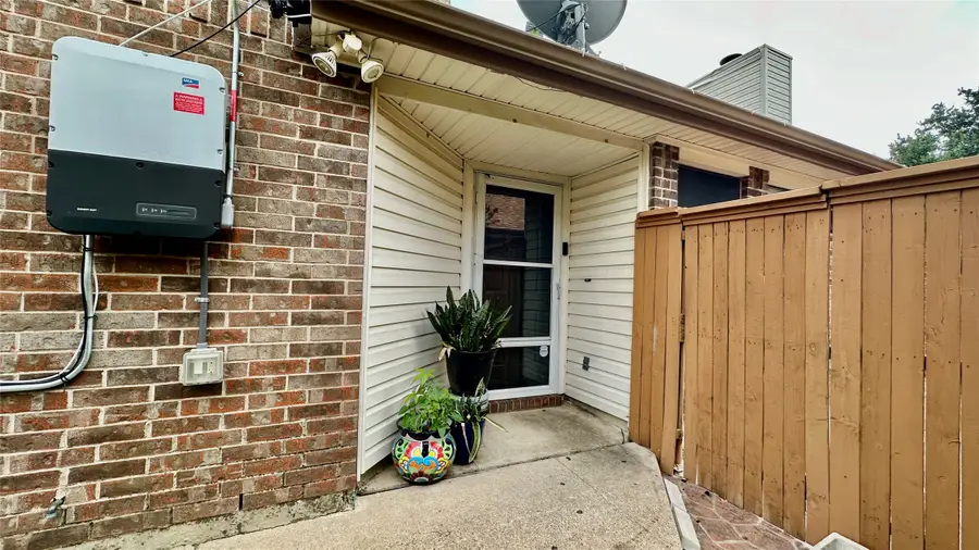 924 S Old Orchard Lane, Lewisville, TX 75067 - Image #2