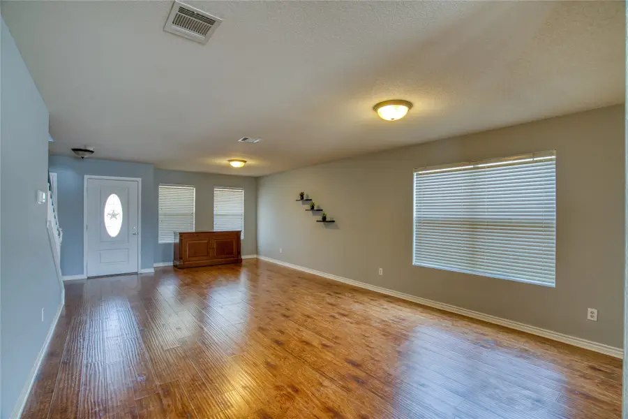 365 Dakota Ridge Drive, Fort Worth, TX 76134 - Image #3