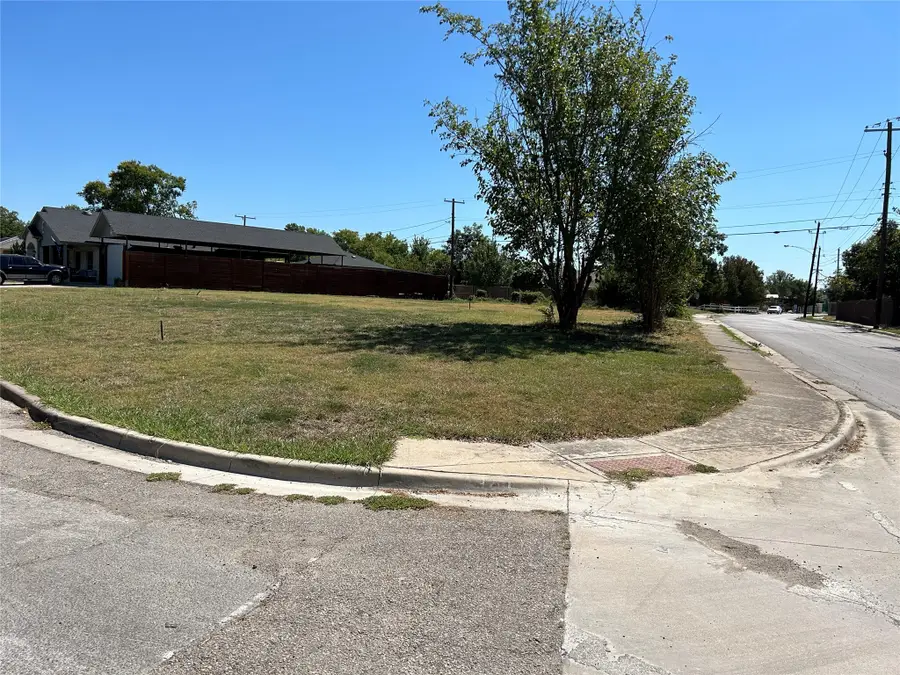 3208 Lockmoor Lane, Dallas, TX 75220 - Image #2