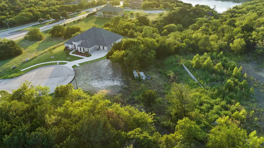 2401 Skyline Court, Cedar Hill, TX 75104 - Image #2