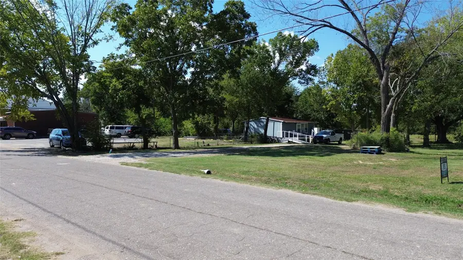 197 Gladys Street, Lone Oak, TX 75453 - Image #2