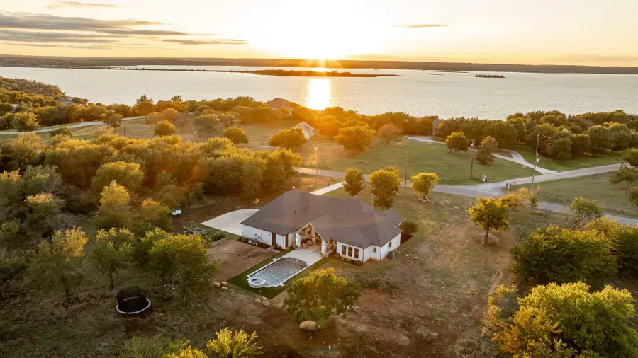 217 E Bay Drive, Bridgeport, TX 76426 - Image #3