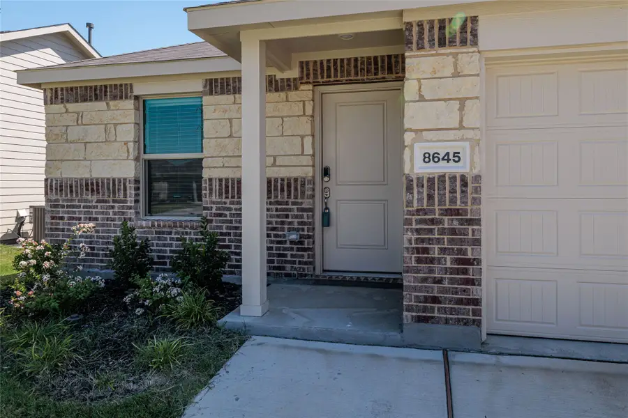 8645 Thicket Ridge Street, Fort Worth, TX 76123 - Image #3