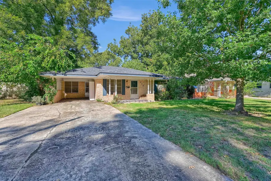 205 N Union Street, Whitesboro, TX 76273 - Image #2