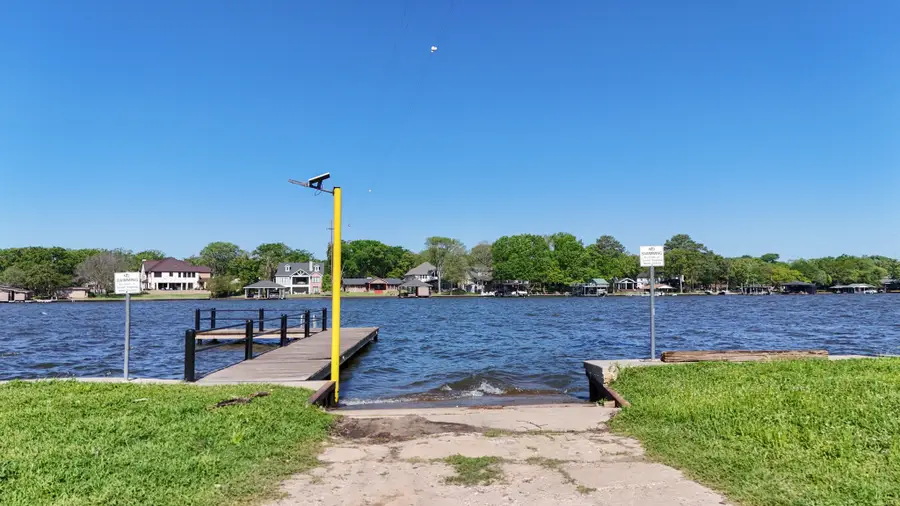 111 Daniel Drive, Mabank, TX 75156 - Image #3