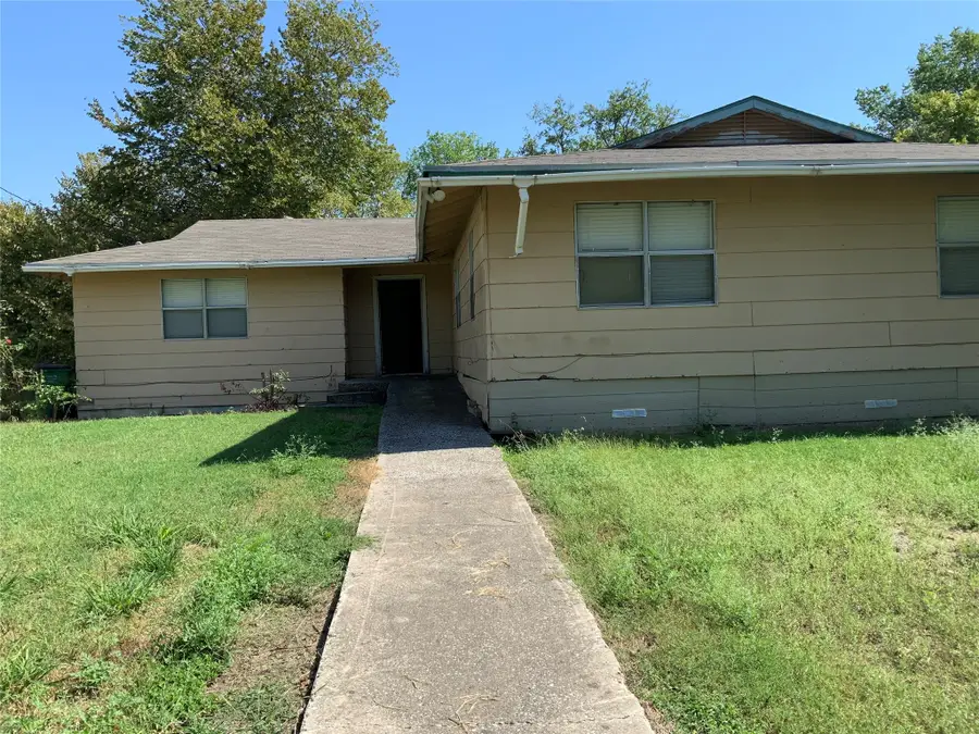 400 N Weaver Street, Gainesville, TX 76240 - Image #2