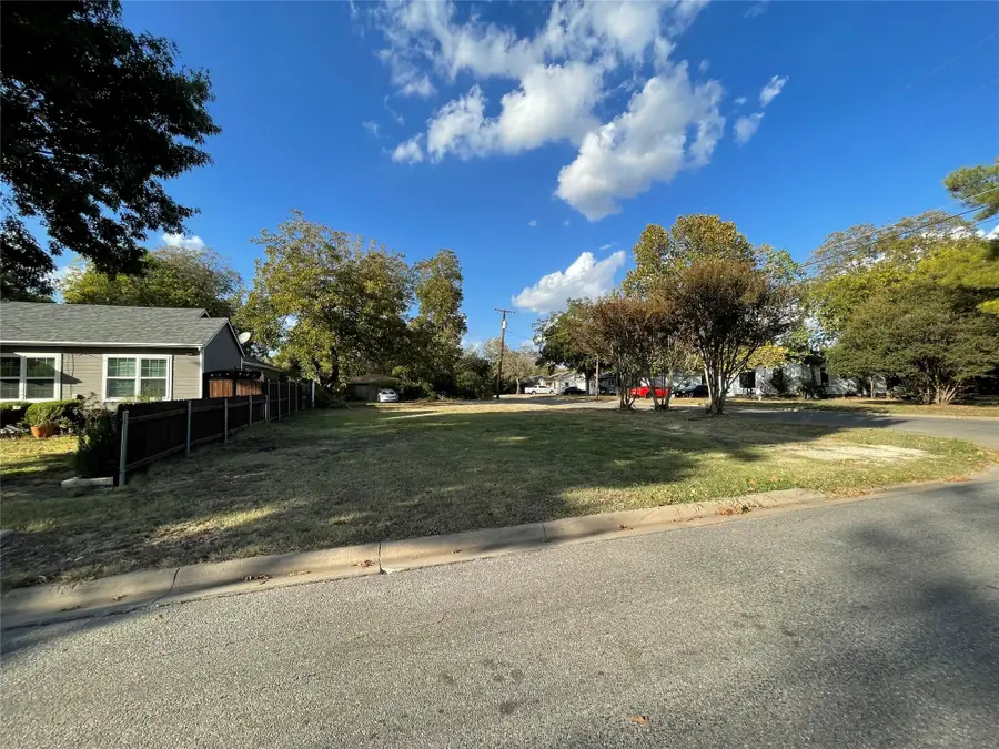 915 E Spring Street, Sherman, TX 75090 - Image #2