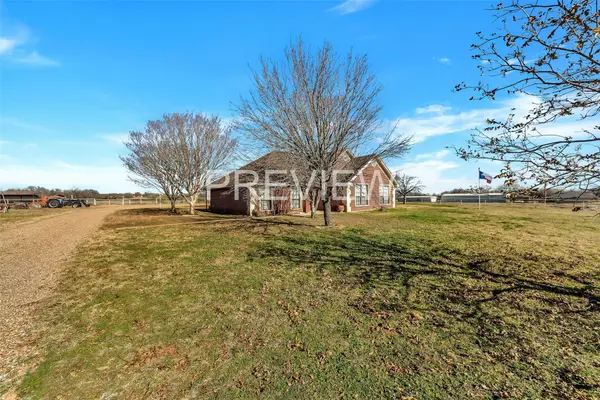 975 Walnut Creek Drive, Springtown, TX 76082