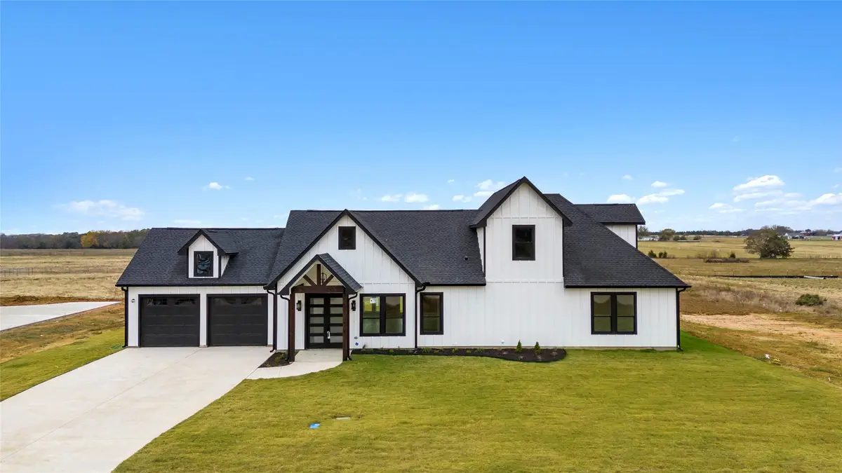 1230 Dixie Estates Way, Whitesboro, TX 76273 - Image #1