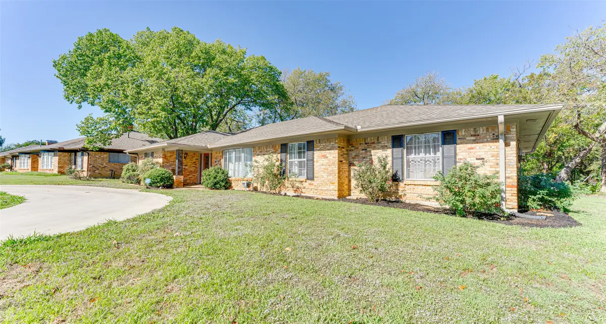1401 Crescent Drive, Sherman, TX 75092 - Image #1