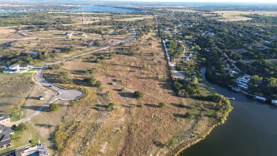 718 R C Luker Court, Granbury, TX 76048 - Image #3