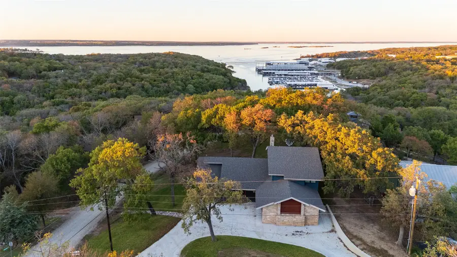 355 Lakecrest Drive, Pottsboro, TX 75076 - Image #2