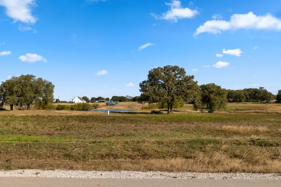 125 Sandy Court, Alvord, TX 76225 - Image #2