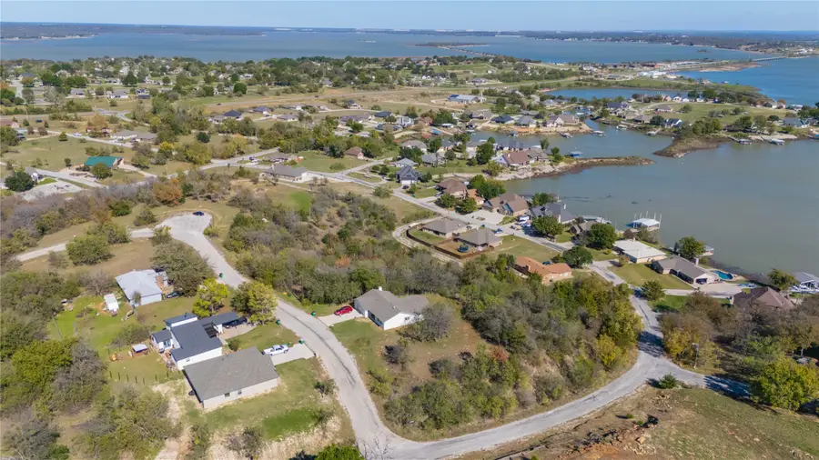 17 Bayside Drive, Runaway Bay, TX 76426 - Image #3