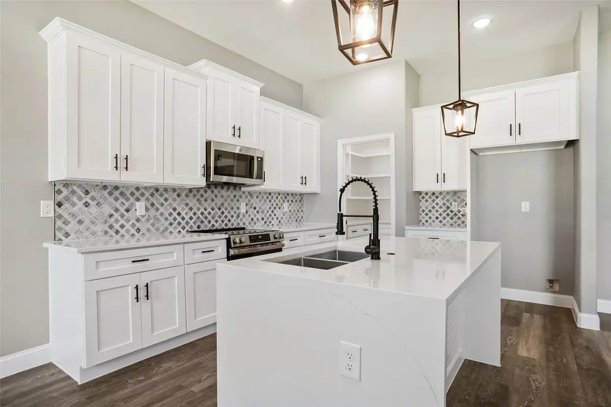 4913 Wichita Street, Granbury, TX 76048 - Image #1