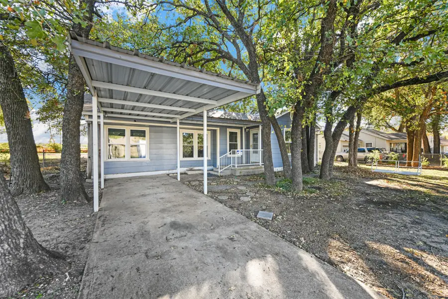 4536 Hodgkins Road, Lake Worth, TX 76135 - Image #2