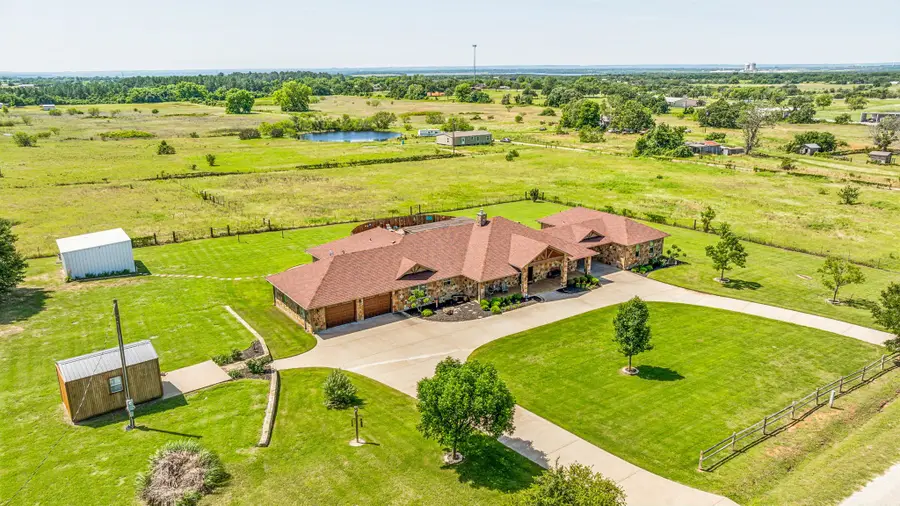 501 Umphress Court, Granbury, TX 76048 - Image #2