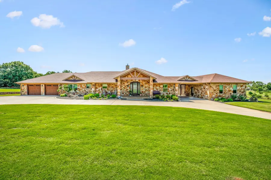 501 Umphress Court, Granbury, TX 76048 - Image #3