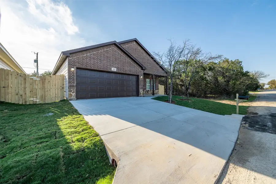 2803 Beechwood Street, Granbury, TX 76048 - Image #2