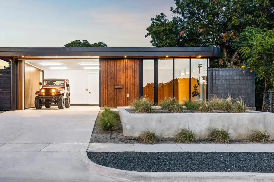 6822 Victoria Avenue, Dallas, TX 75209 - Image #2