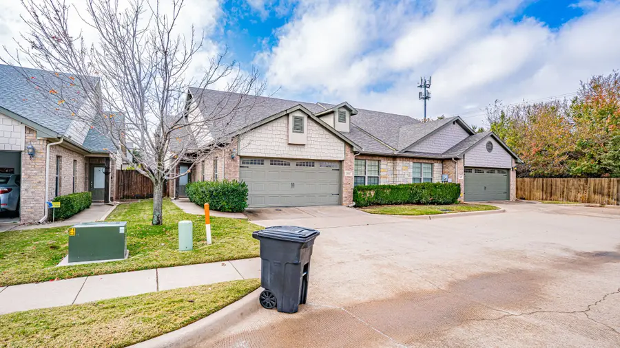 2231 Cobblestone Court, Granbury, TX 76049 - Image #2