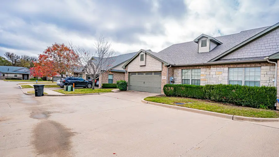 2231 Cobblestone Court, Granbury, TX 76049 - Image #3