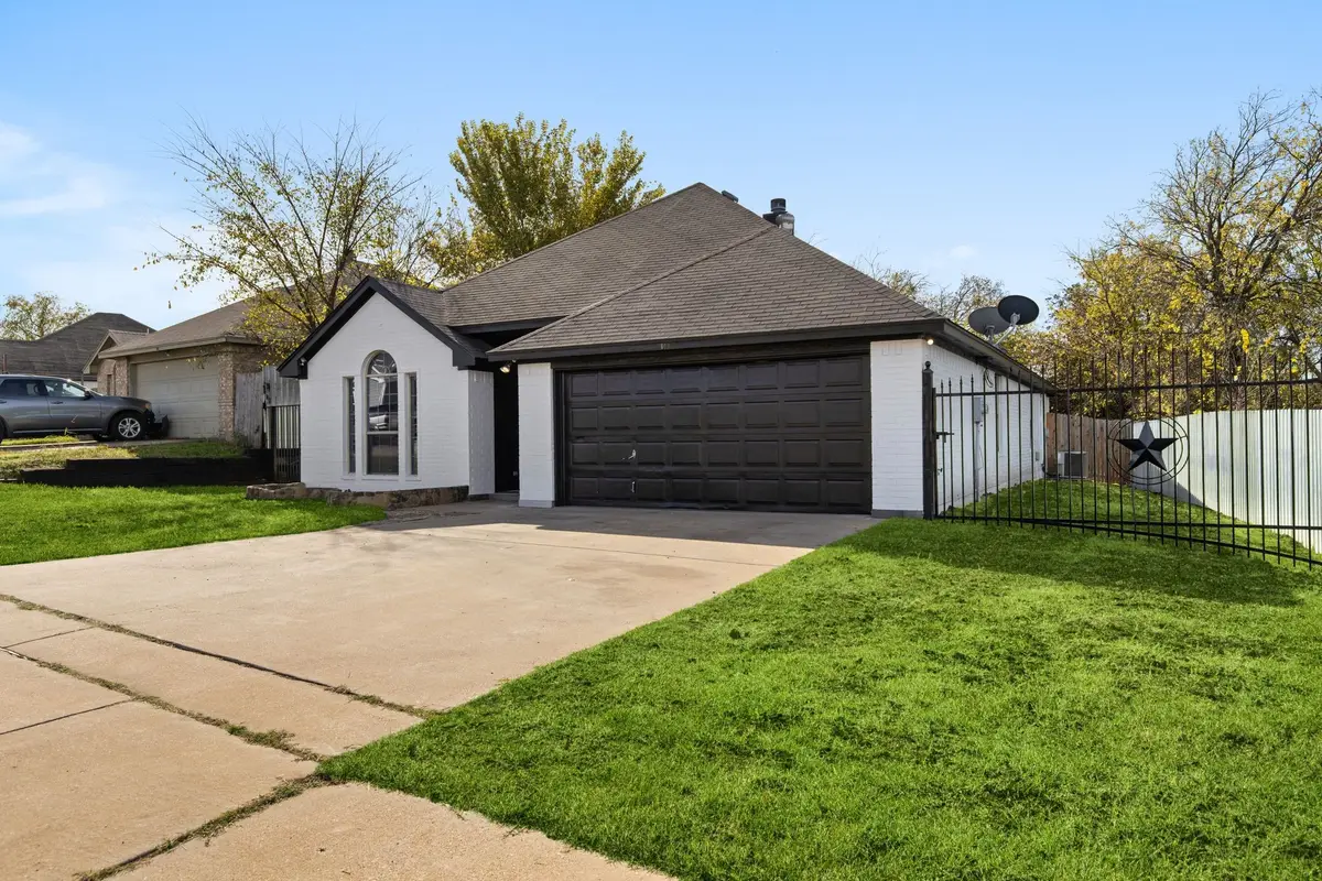 309 Dupont Circle, Fort Worth, TX 76134 - Image #1