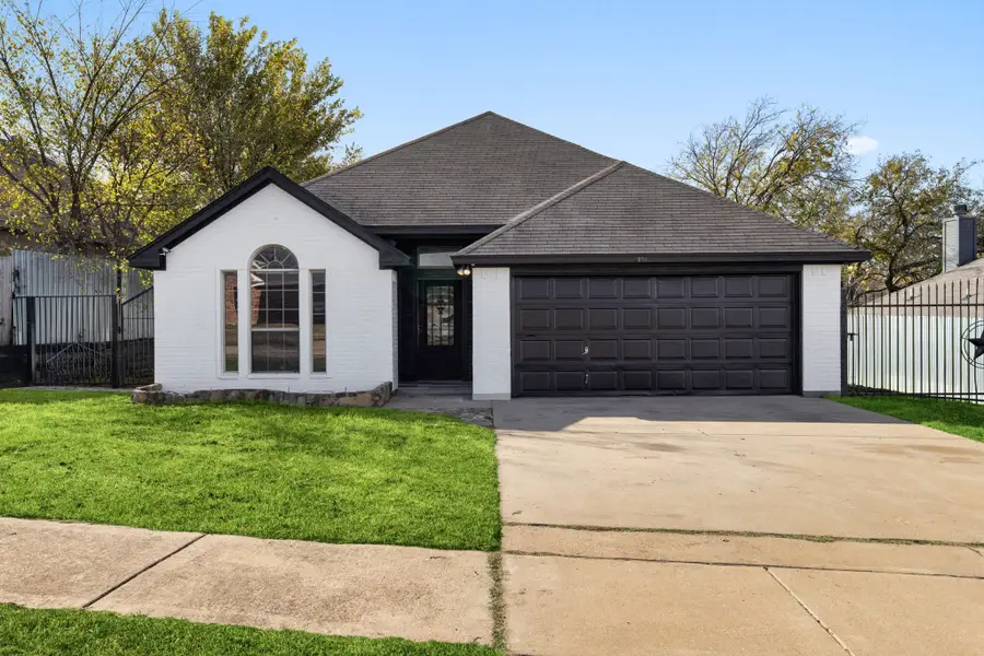 309 Dupont Circle, Fort Worth, TX 76134 - Image #2