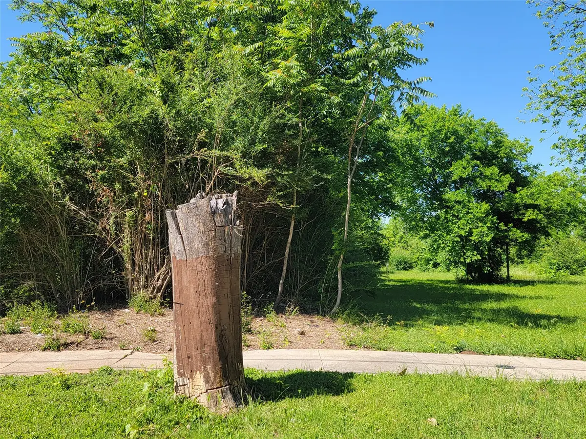 1105 E 11th Street, Dallas, TX 75203 - Image #1