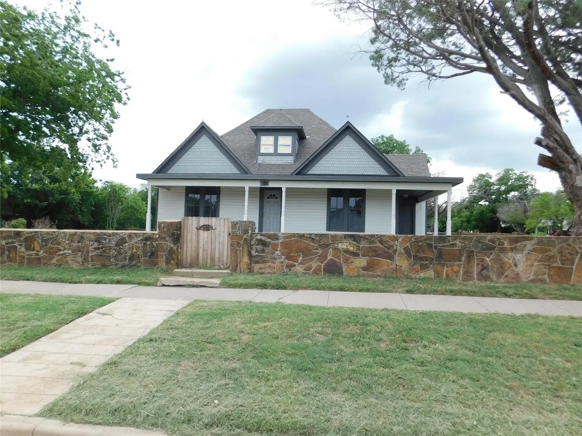 700 Kentucky Street, Graham, TX 76450 - Image #1
