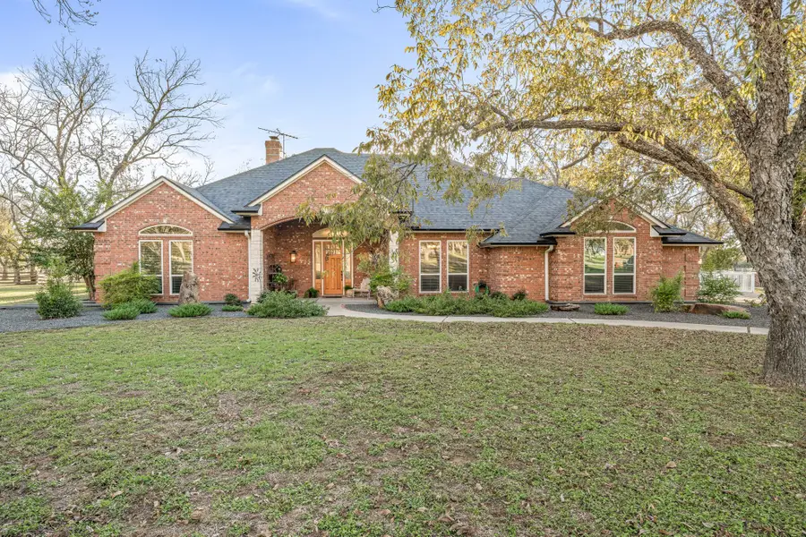 10008 Flight Plan Drive, Granbury, TX 76049 - Image #2