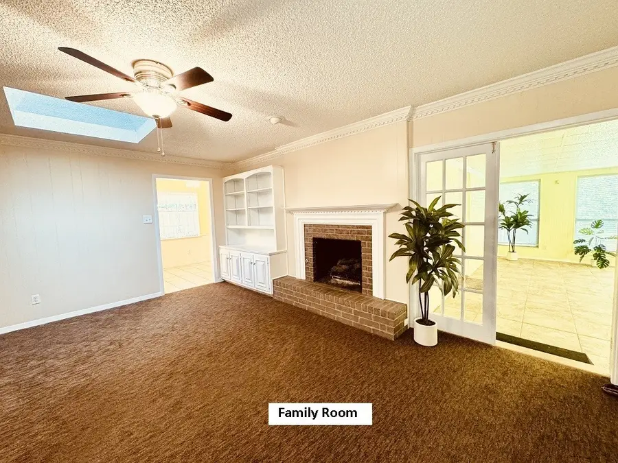 1916 Weymouth Court, Arlington, TX 76013 - Image #2