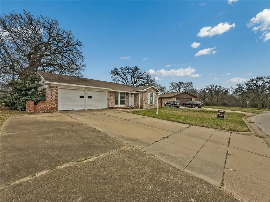 6129 Forest Edge Drive, Forest Hill, TX 76119 - Image #3