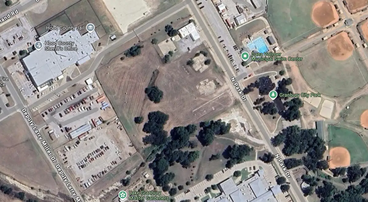 302 N Park Street, Granbury, TX 76048 - Image #1