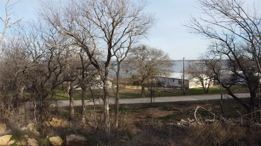 128 Meadow Pond Court, Runaway Bay, TX 76426 - Image #3