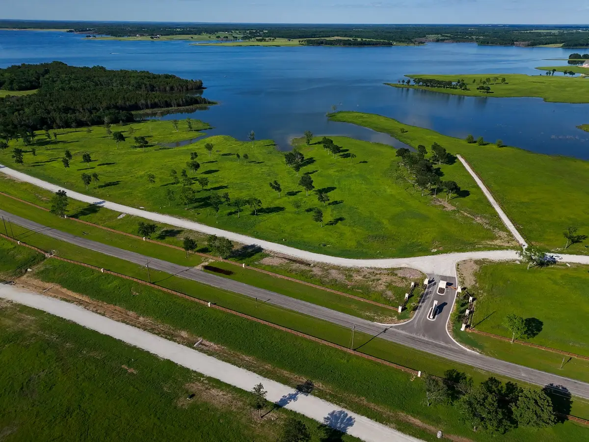 352 Lakeshore Lane, Windom, TX 75492 - Image #1