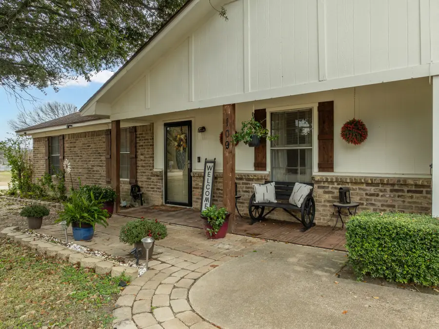 109 E Moonlight Drive, Robinson, TX 76706 - Image #3