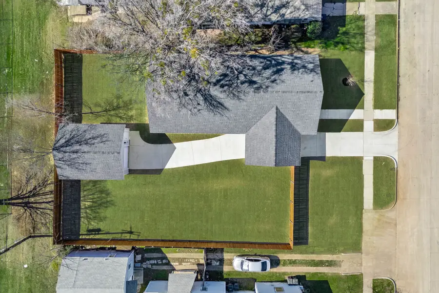 910 E Mulkey Street, Fort Worth, TX 76104 - Image #2