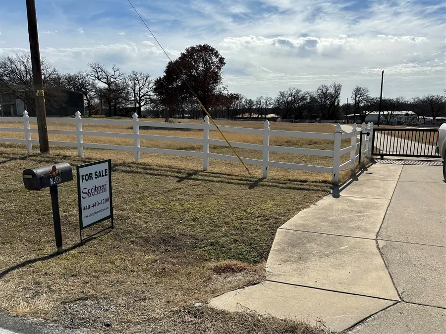 7401 Briar Road, Azle, TX 76020 - Image #2