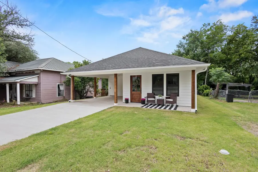 308 Santa Fe, Wolfe City, TX 75496 - Image #3
