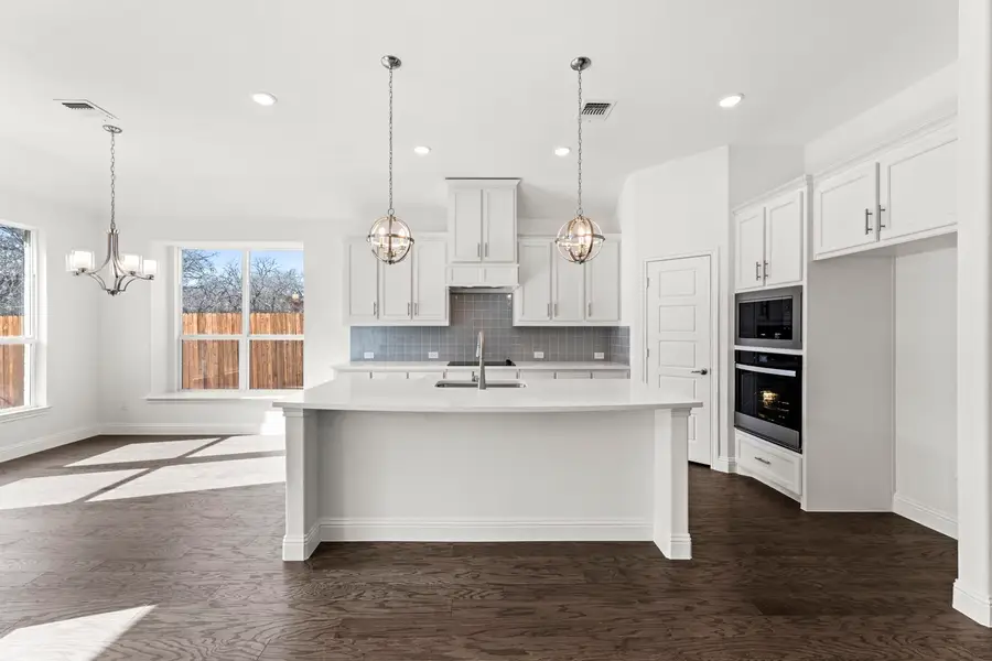 3121 Blue Hill Drive, Burleson, TX 76028 - Image #3