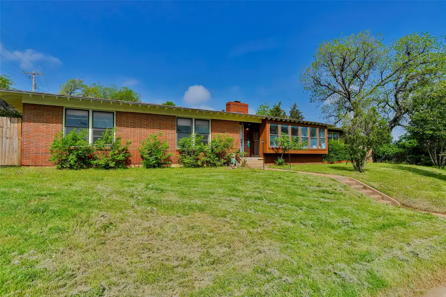 1420 Lake Shore Drive, Fort Worth, TX 76103 - Image #2