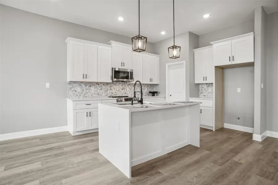 5824 Belaire Circle, Granbury, TX 76048 - Image #3