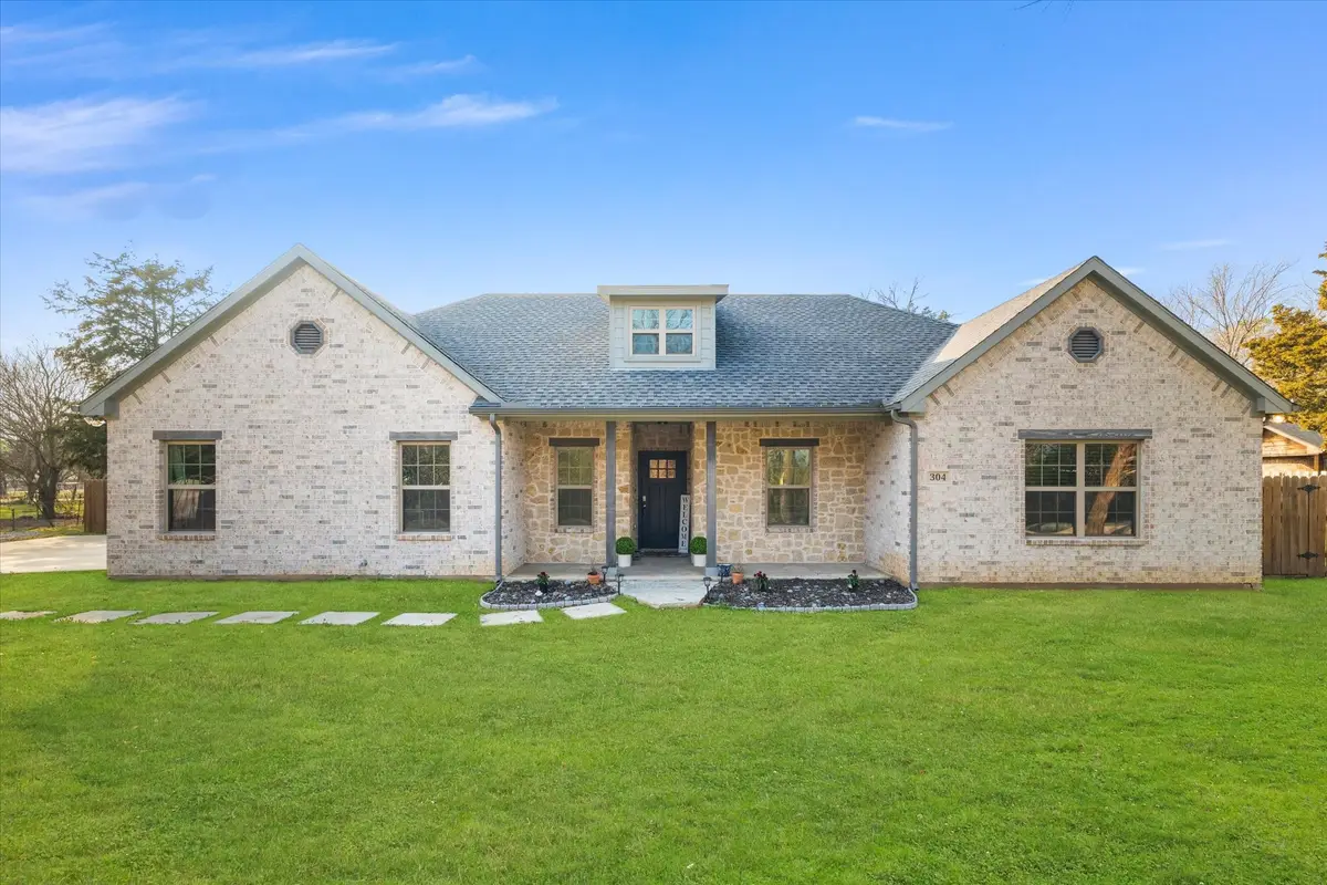 304 Bradley Street, Tioga, TX 76271 - Image #1