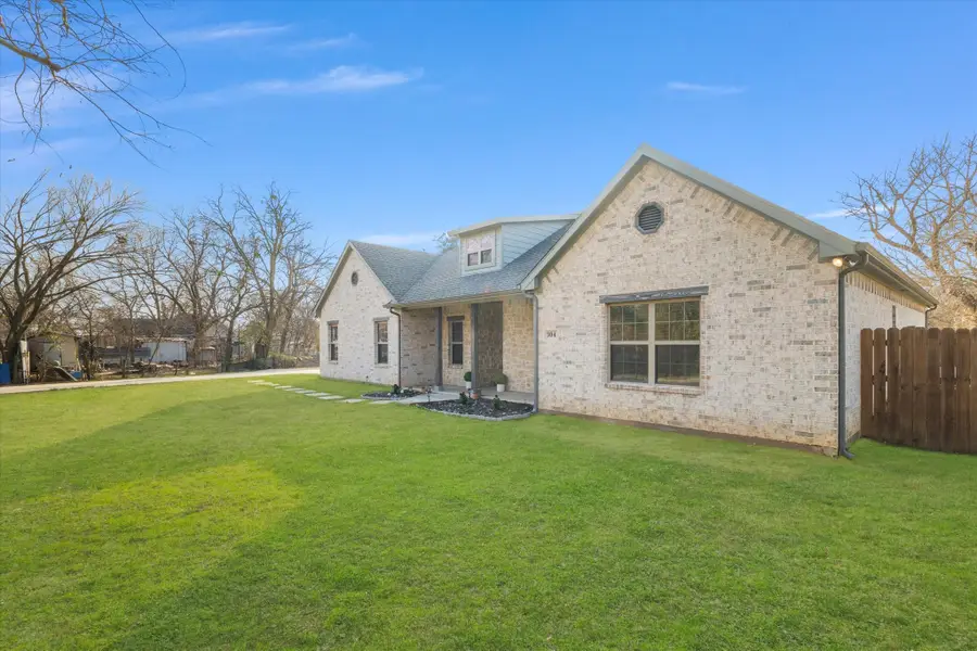 304 Bradley Street, Tioga, TX 76271 - Image #3