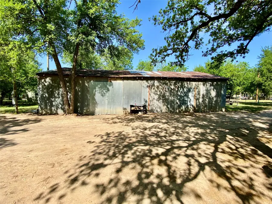 300 NW 12th Street, Mineral Wells, TX 76067 - Image #2