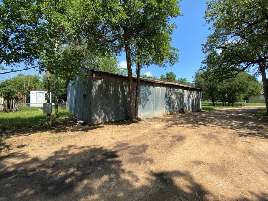 300 NW 12th Street, Mineral Wells, TX 76067 - Image #3