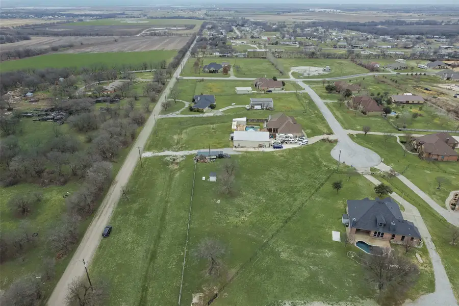 13830 Melissa Court, Justin, TX 76247 - Image #2