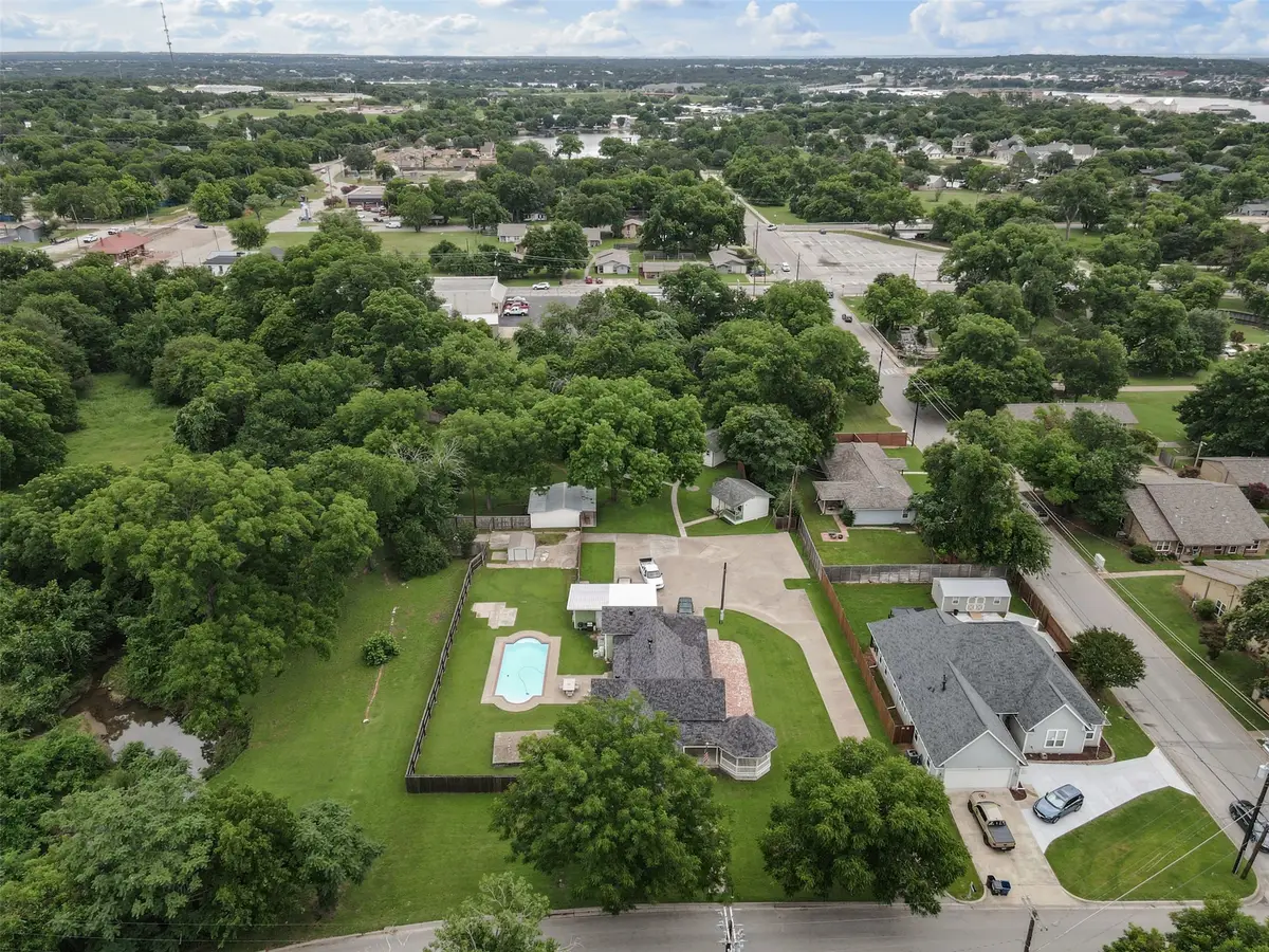 512 N Travis Street, Granbury, TX 76048 - Image #1